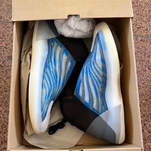 Yeezy QNTM FROBLU
